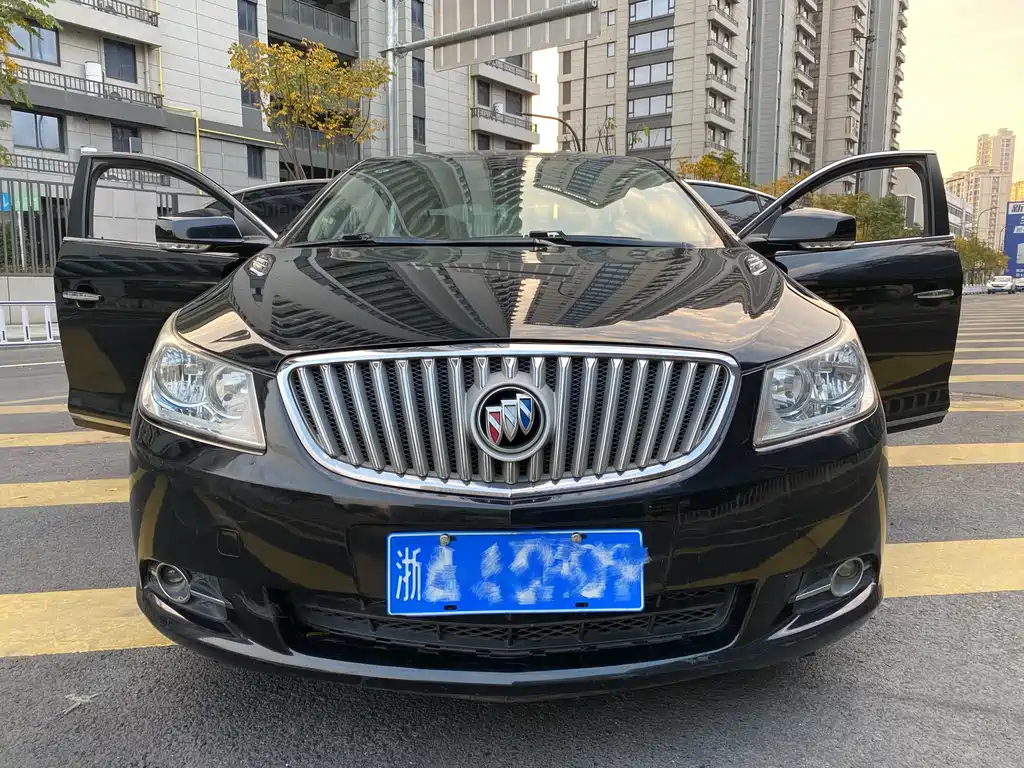 Buick LaCrosse 2011