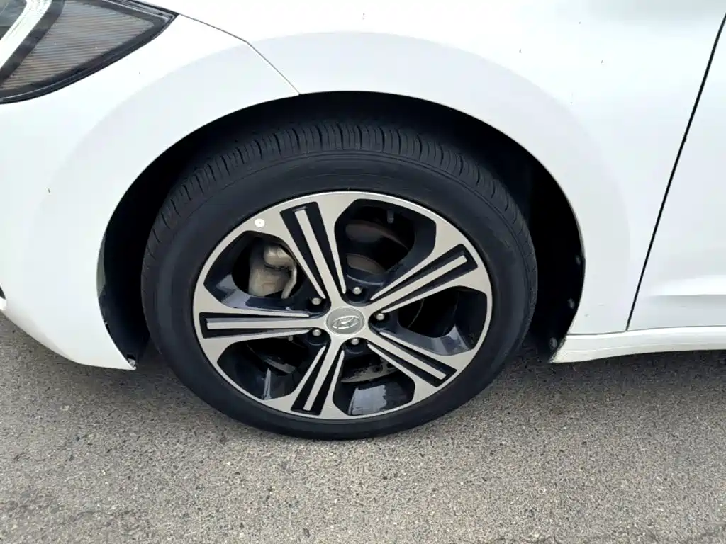 Hyundai Elantra — миниатюра 23