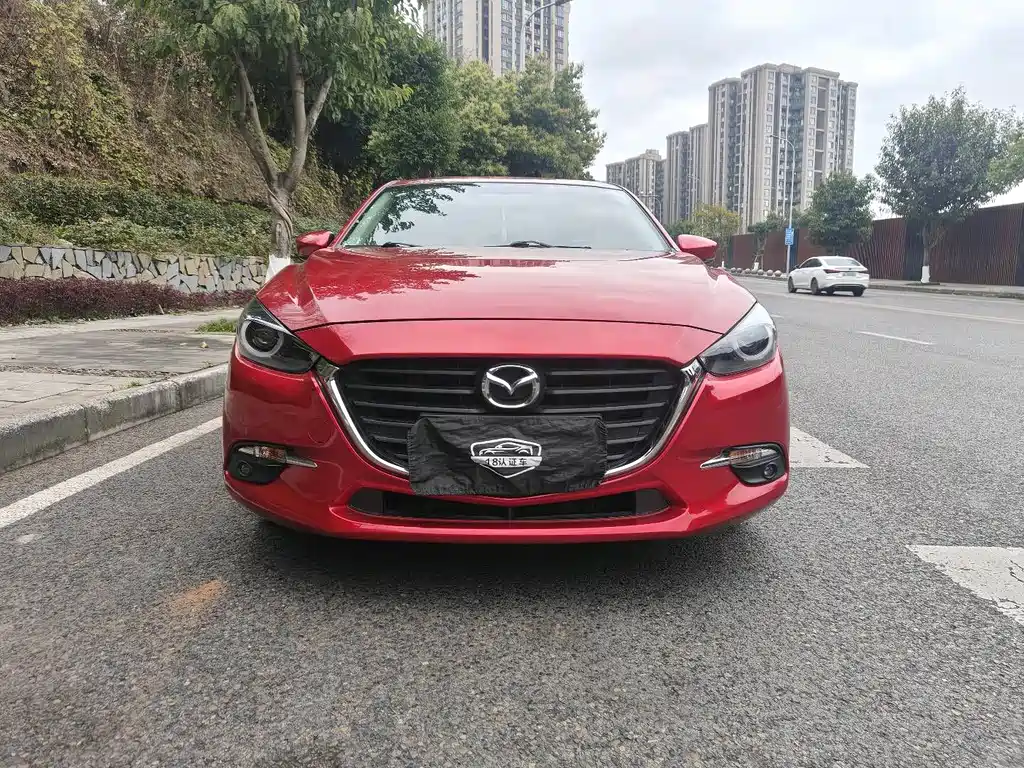 Mazda Mazda3 3 2017 1.5L AT Luxury V