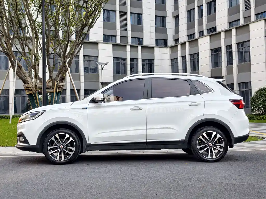 ROEWE RX3