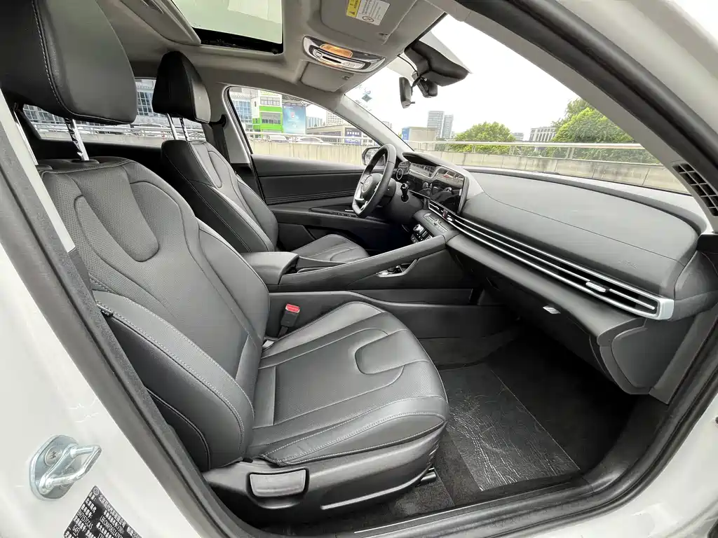 Hyundai Elantra — миниатюра 8