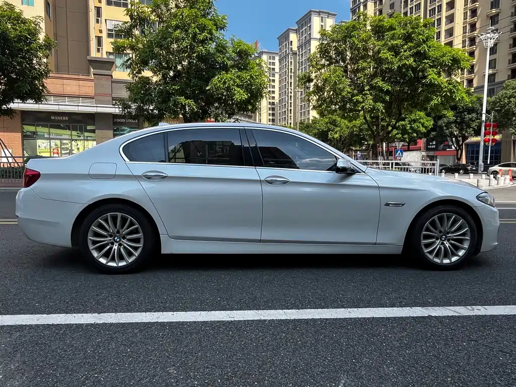 BMW 5 Series — миниатюра 8