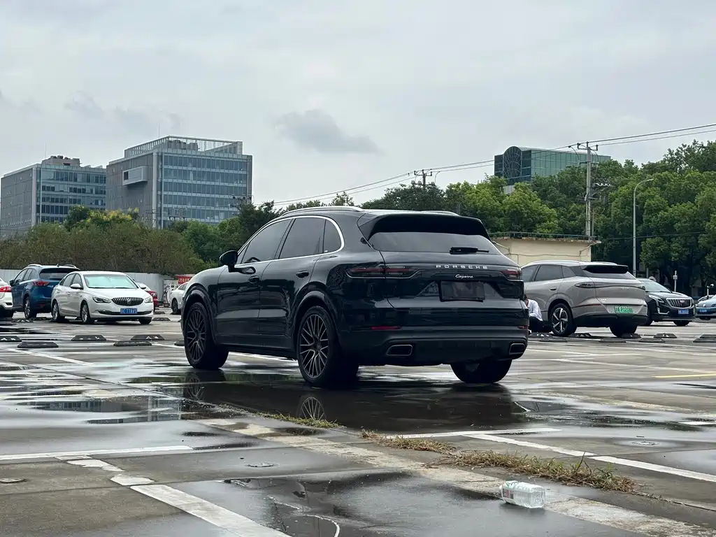 Porsche Cayenne — миниатюра 6