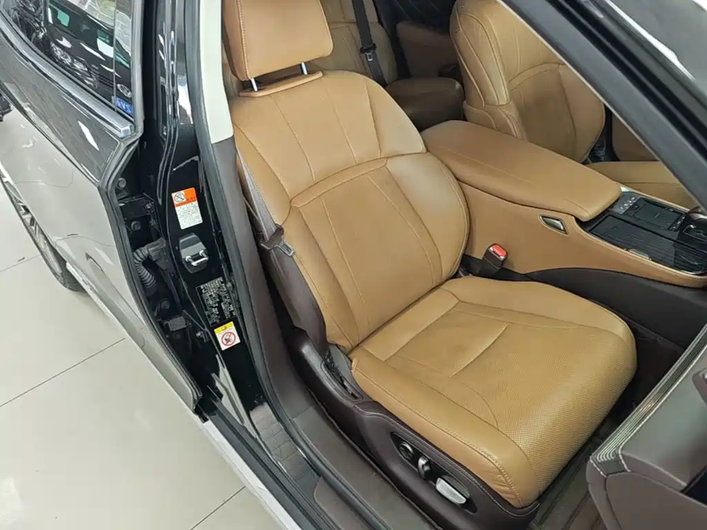 Lexus LS — миниатюра 25