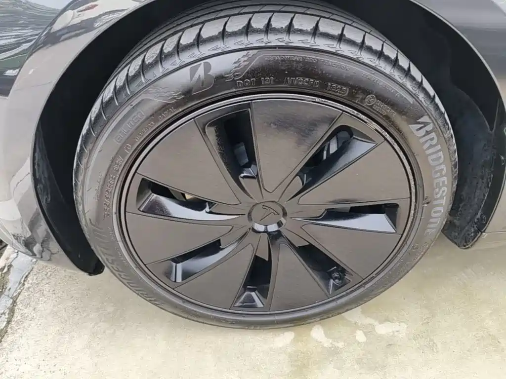 Tesla Model 3 — миниатюра 23