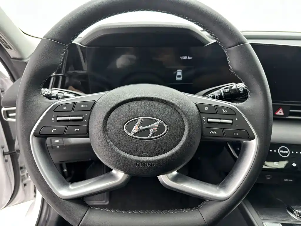 Hyundai Elantra — миниатюра 17