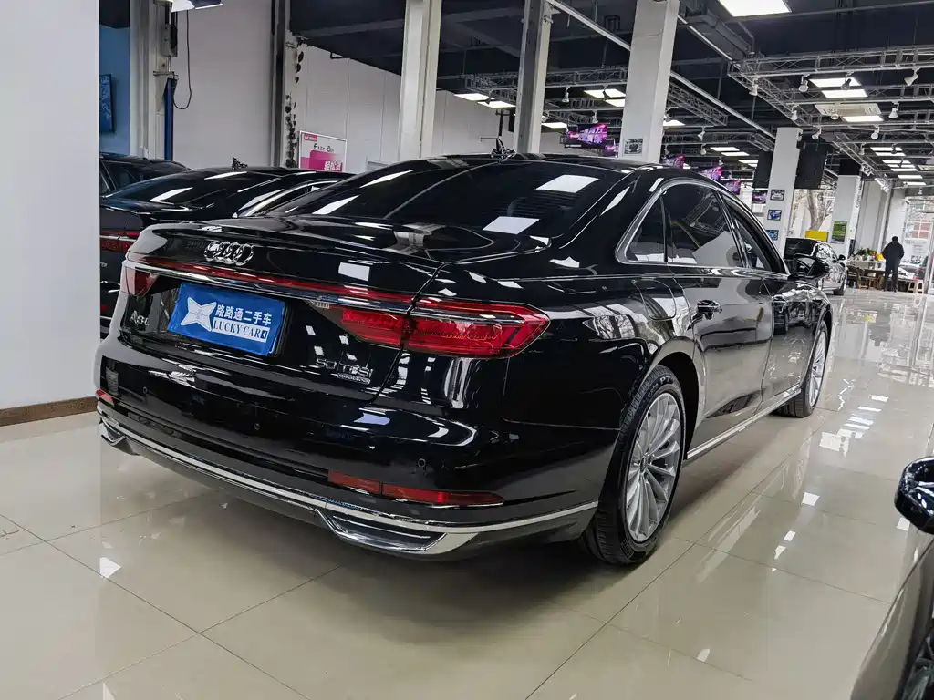 AUDI A8