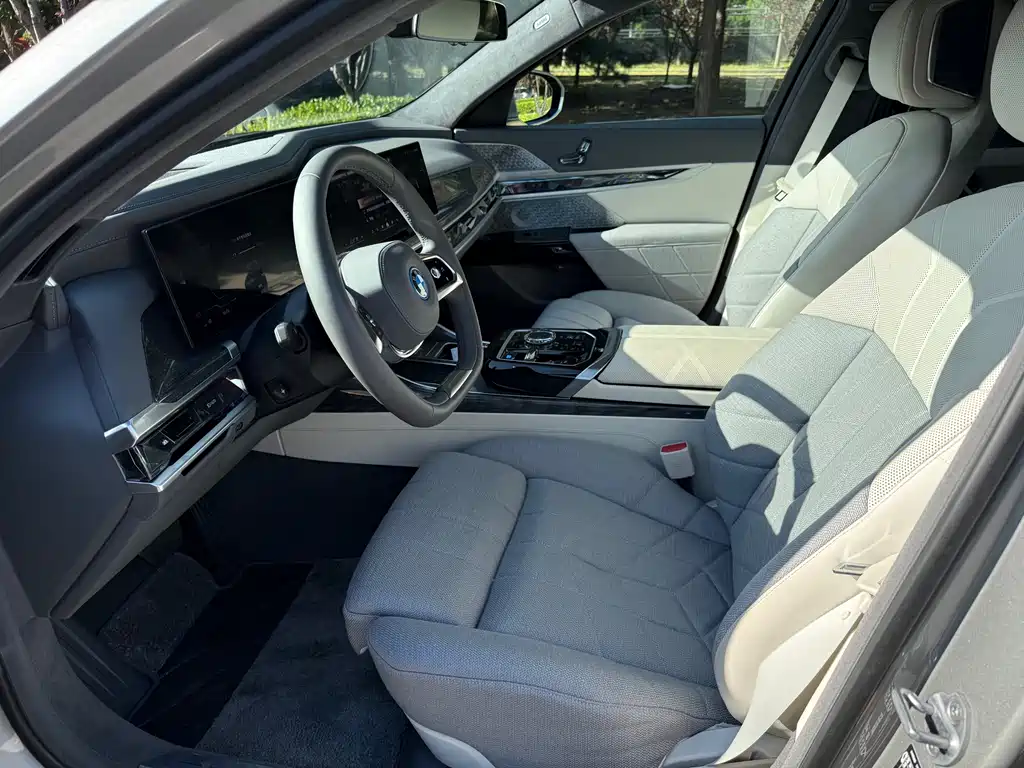 BMW i7 — миниатюра 6