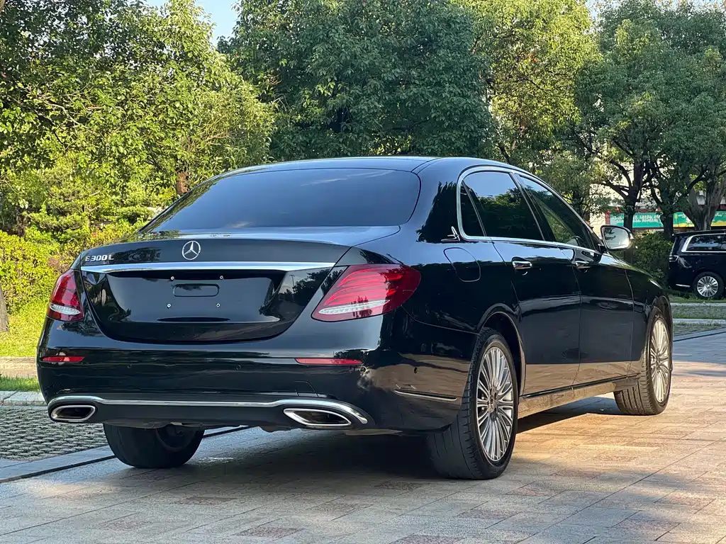 Mercedes-Benz E-Class — миниатюра 26