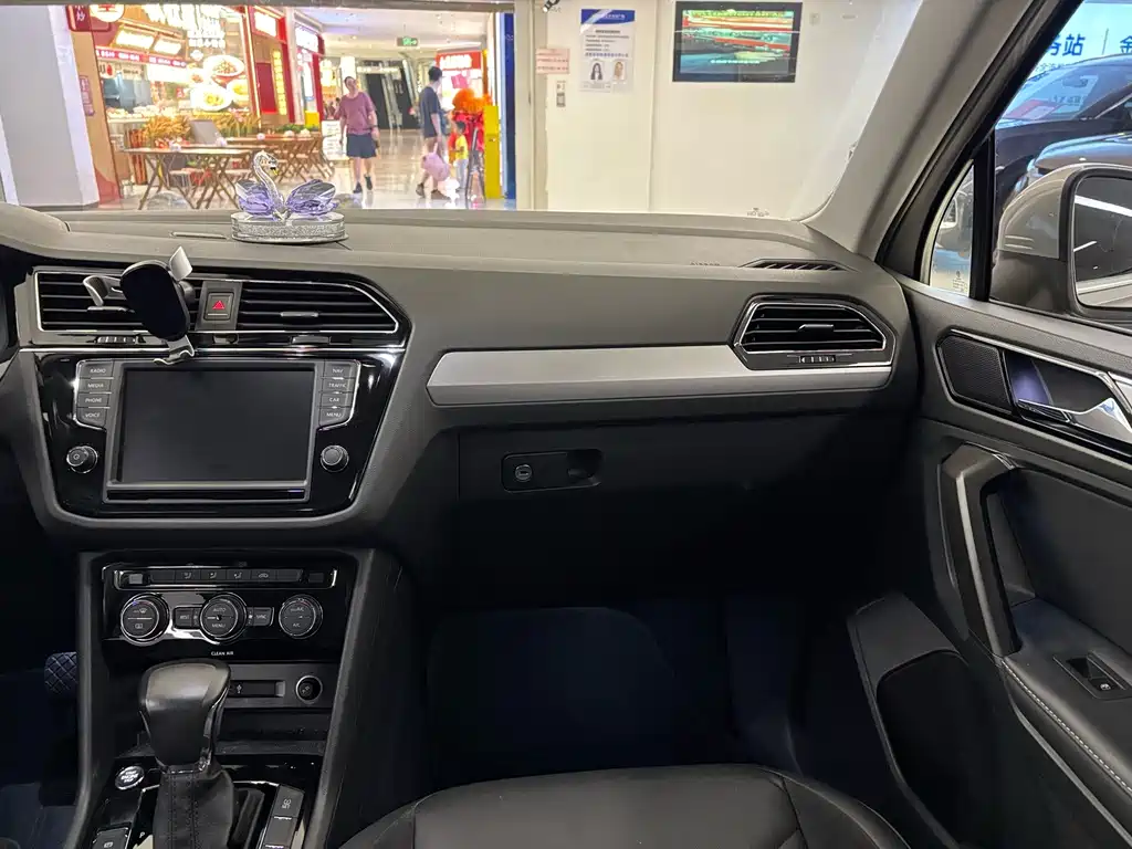Volkswagen Tiguan L — миниатюра 18