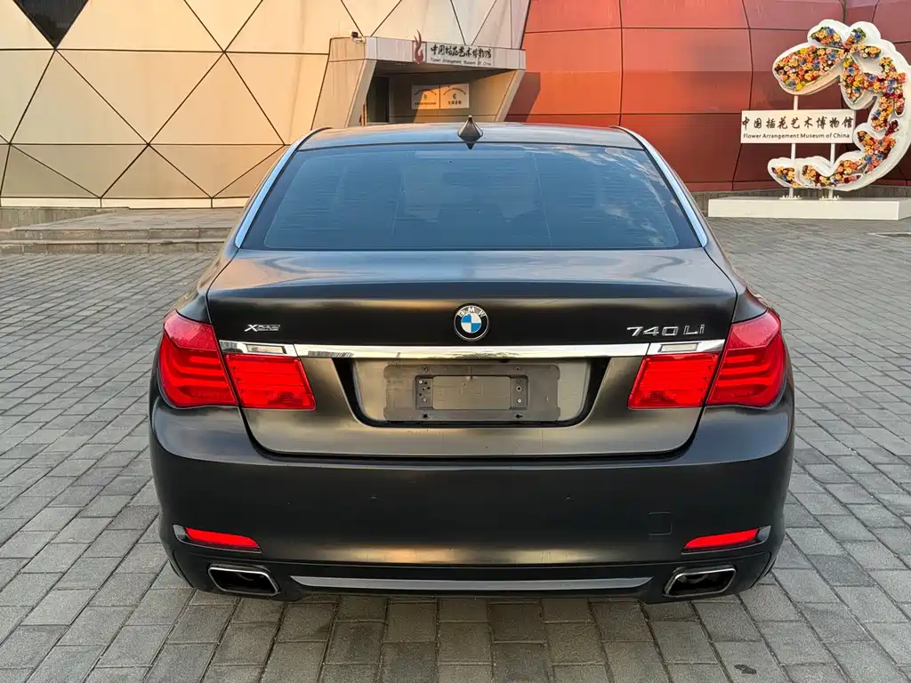 BMW 7 Series — миниатюра 5
