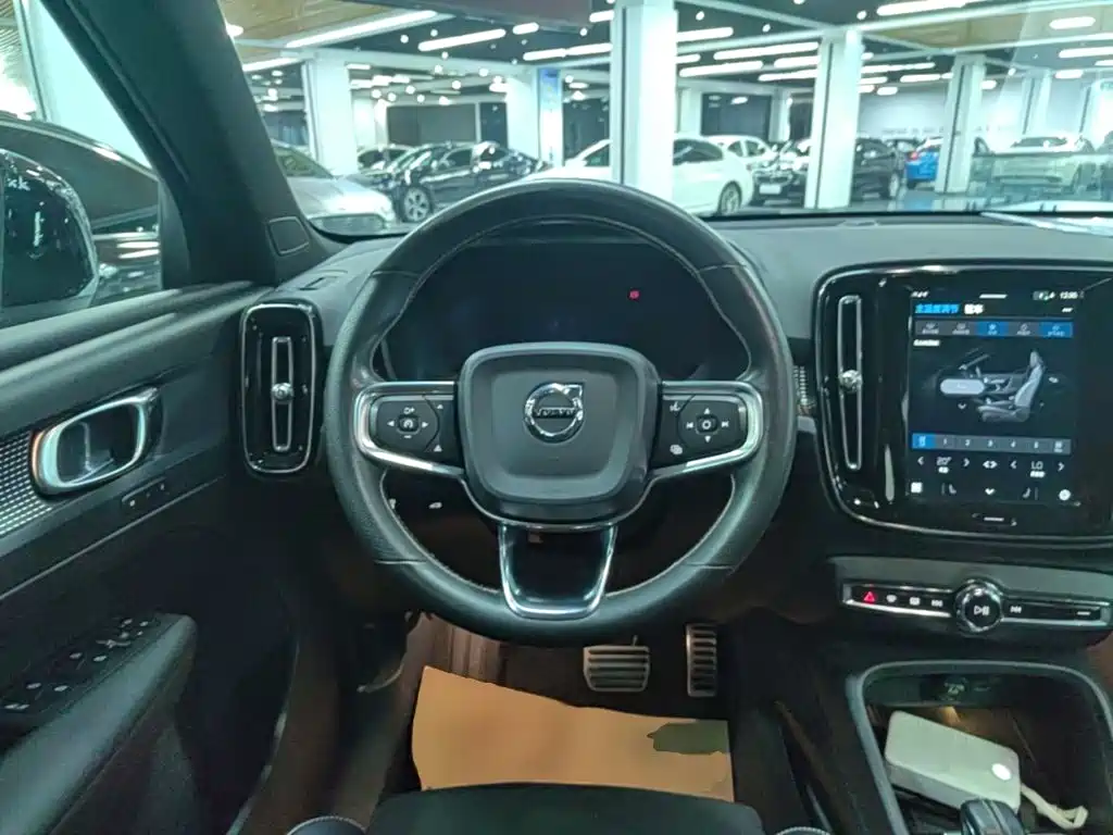 Volvo XC40 NEV — миниатюра 11