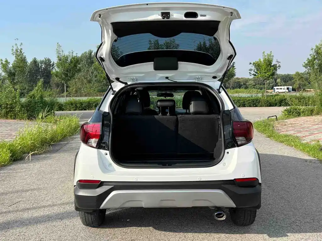 Toyota Yaris L — миниатюра 5