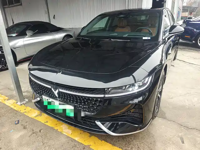 VOYAH LANTU CHASING LIGHT 2024