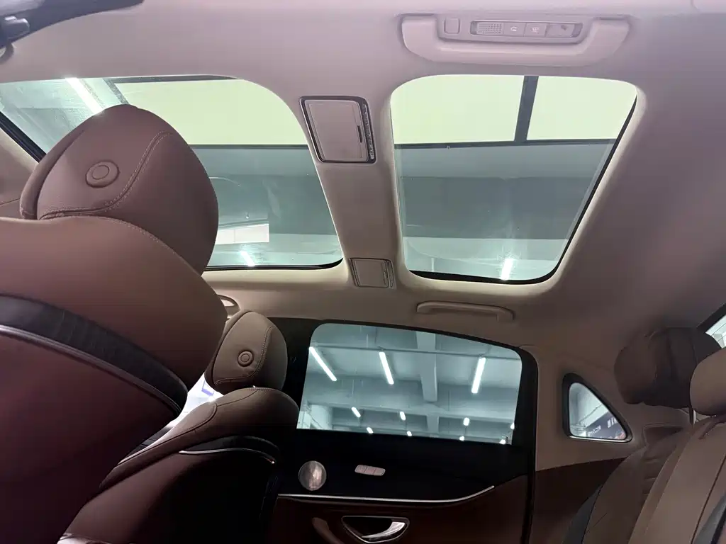 Mercedes-Benz E-Class — миниатюра 8
