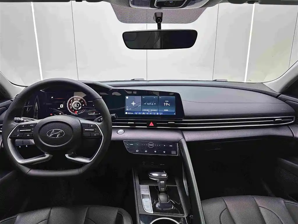 Hyundai Elantra — миниатюра 17