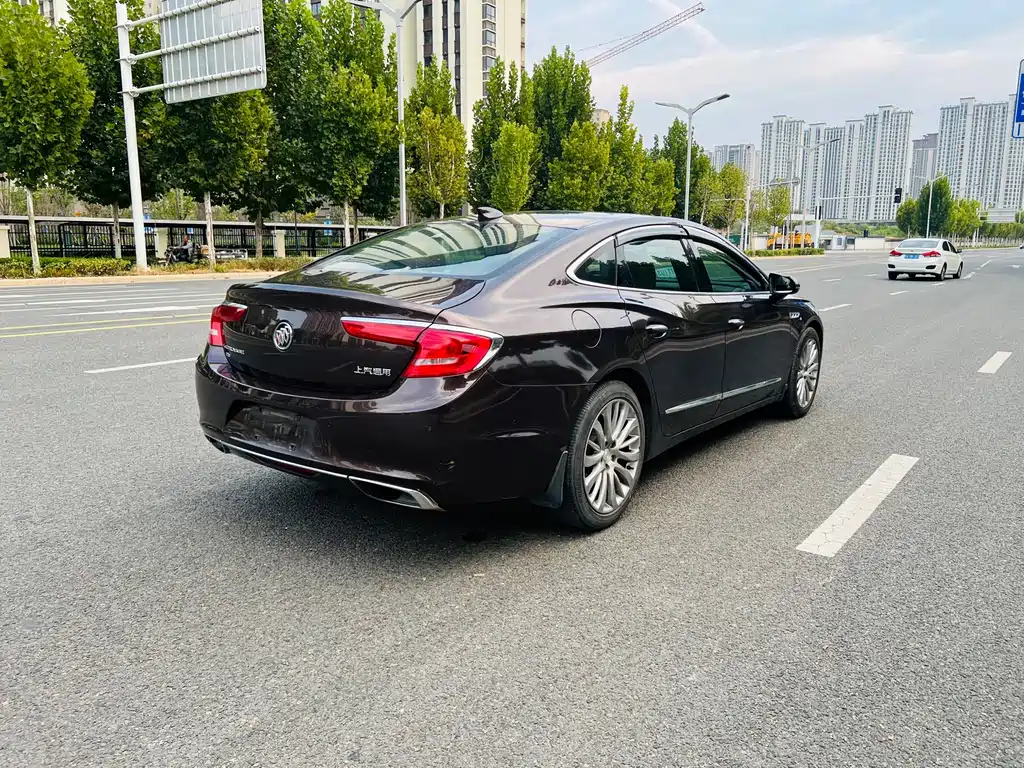 Buick LaCrosse — миниатюра 10