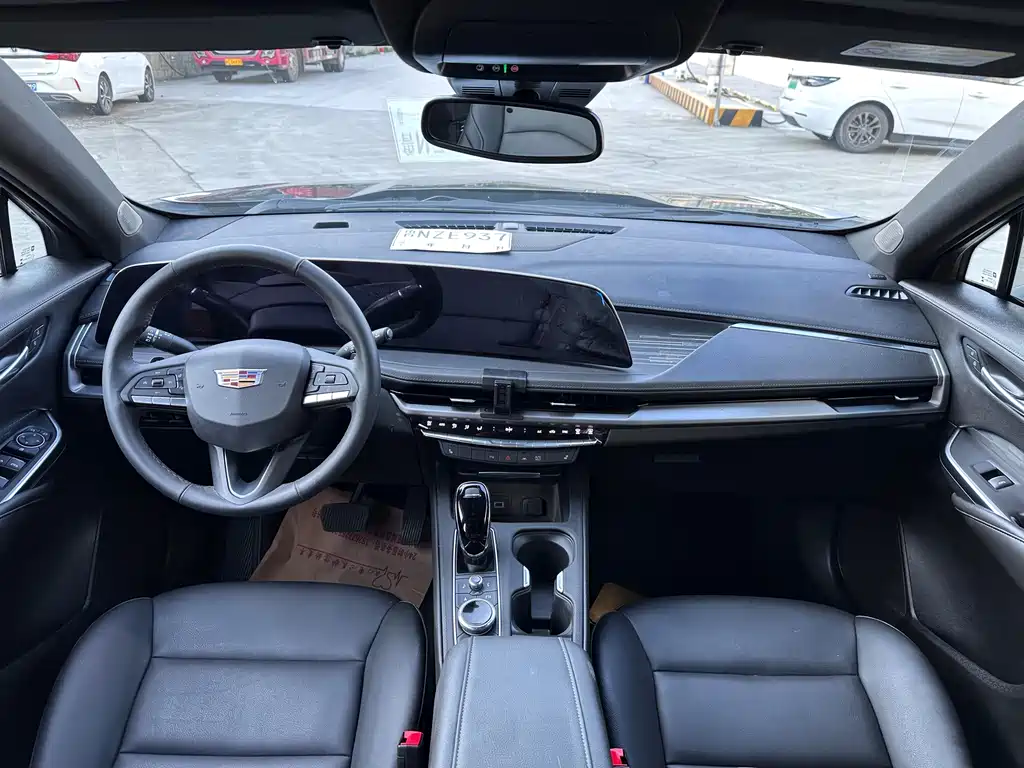 Cadillac XT4 — миниатюра 6