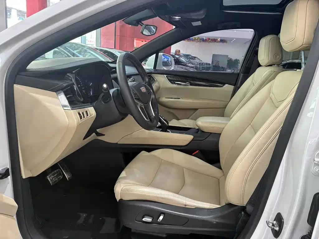 CADILLAC XT5
