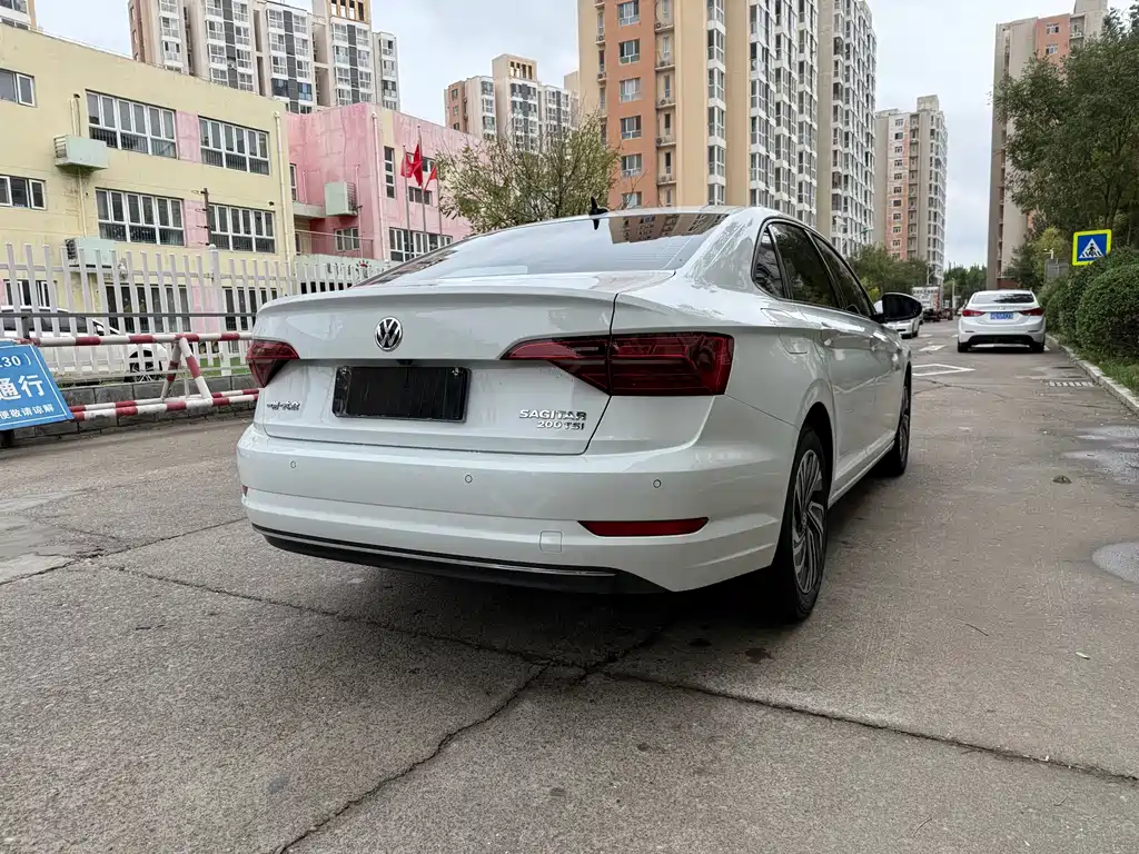 VOLKSWAGEN SAGITAR