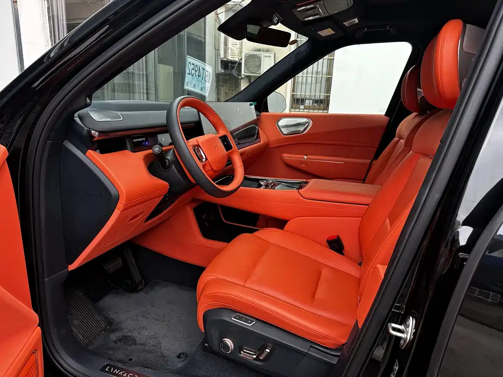 Lynk & Co 900 2025 2.0T Ultra 6 мест