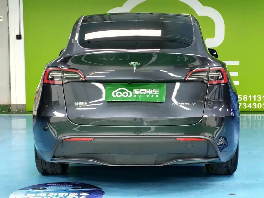 Tesla Model Y — миниатюра 16