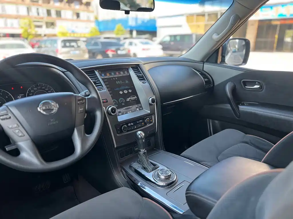 Nissan Patrol — миниатюра 13