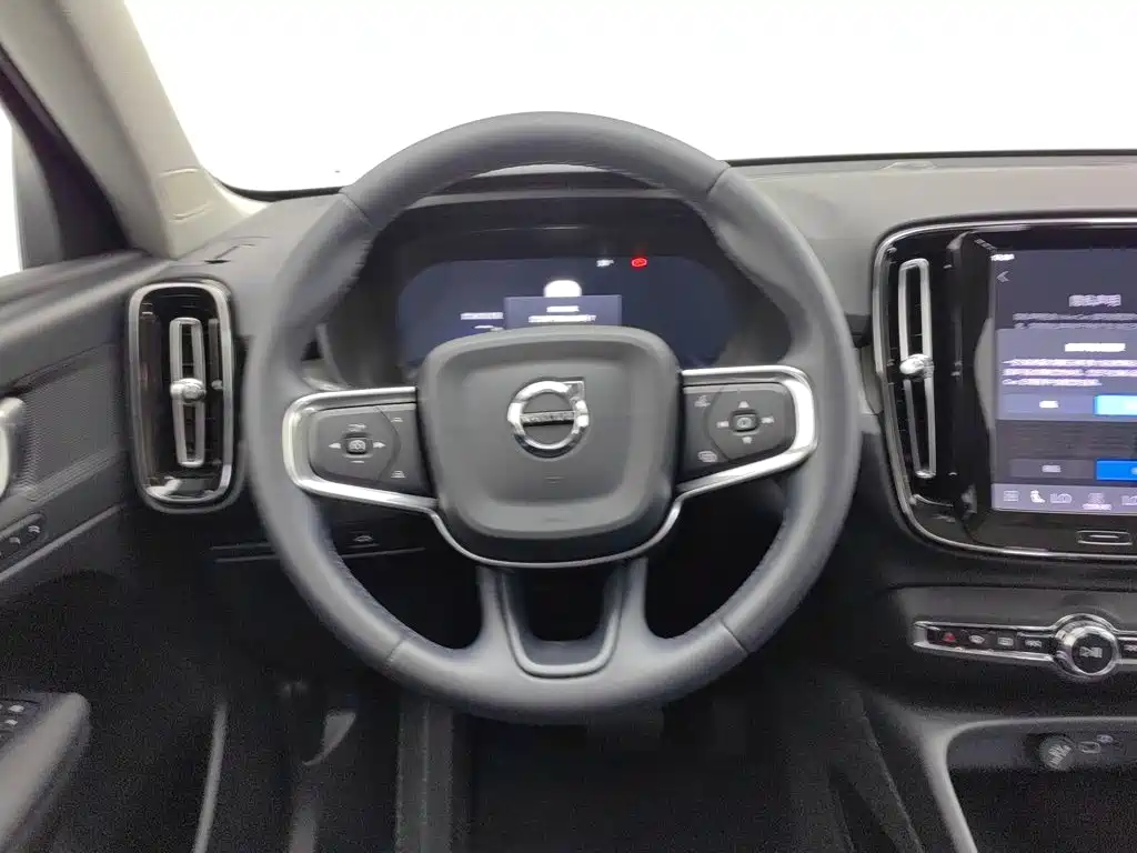 Volvo XC40 — миниатюра 11