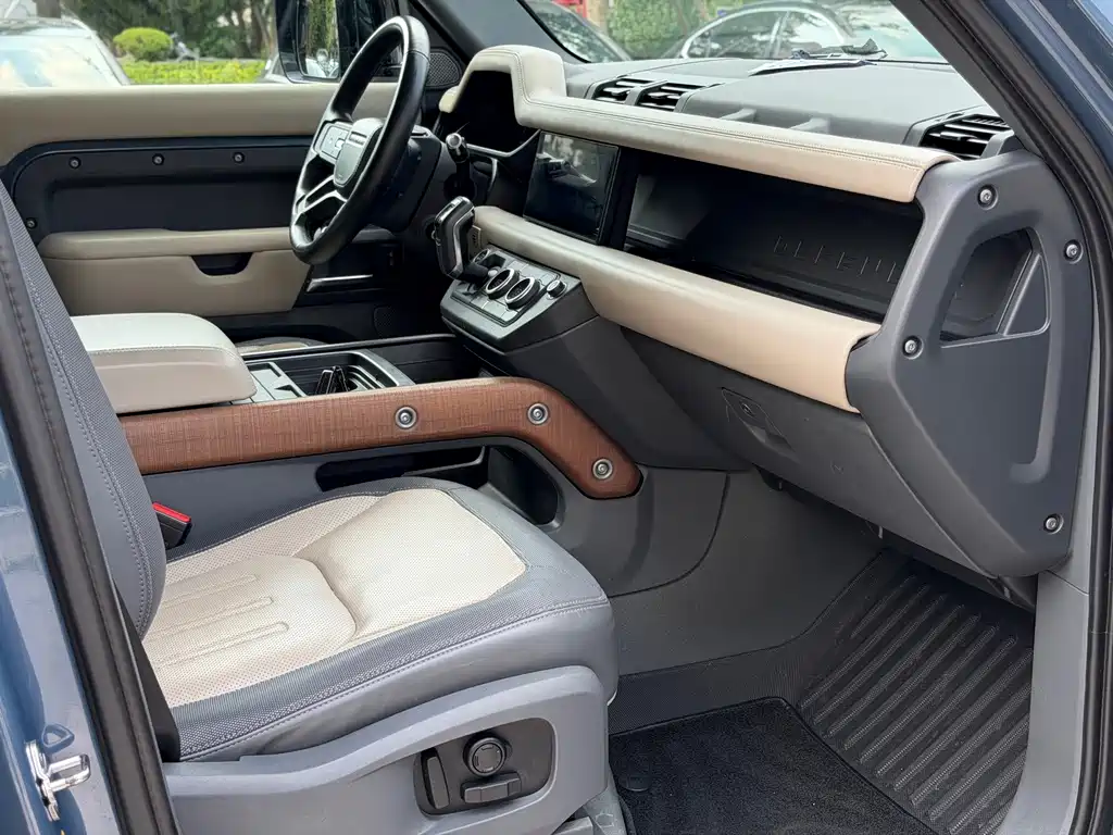 Land Rover Defender — миниатюра 7