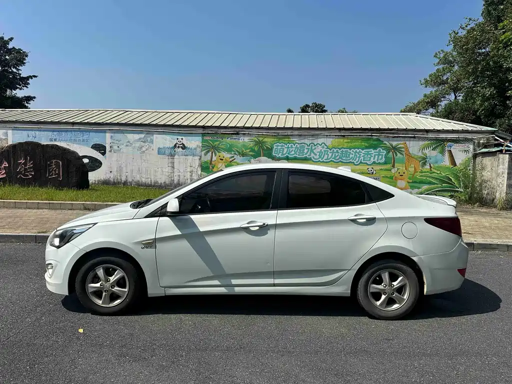 Hyundai Verna — миниатюра 6