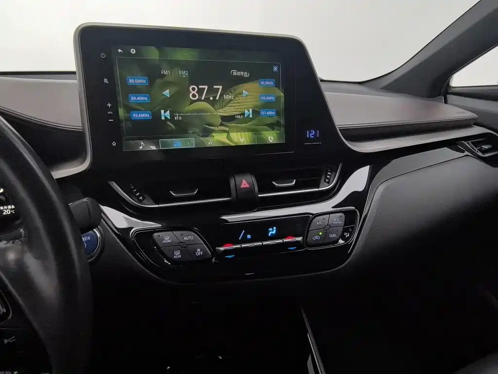 Toyota C-HR EV — миниатюра 12