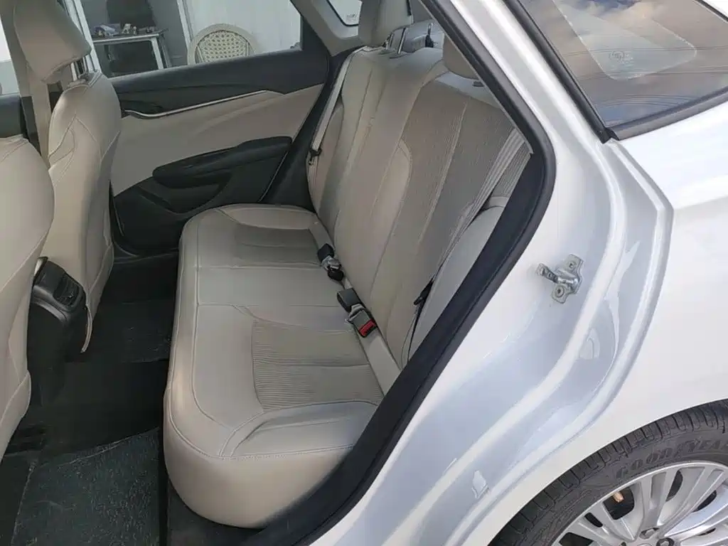 Buick Excelle — миниатюра 17