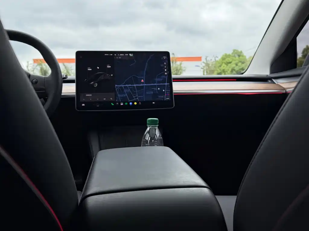 Tesla Model 3 — миниатюра 8