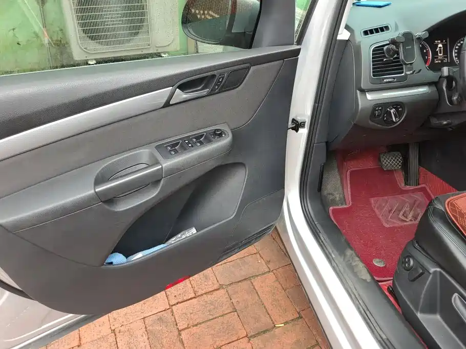 Volkswagen Sharan — миниатюра 7