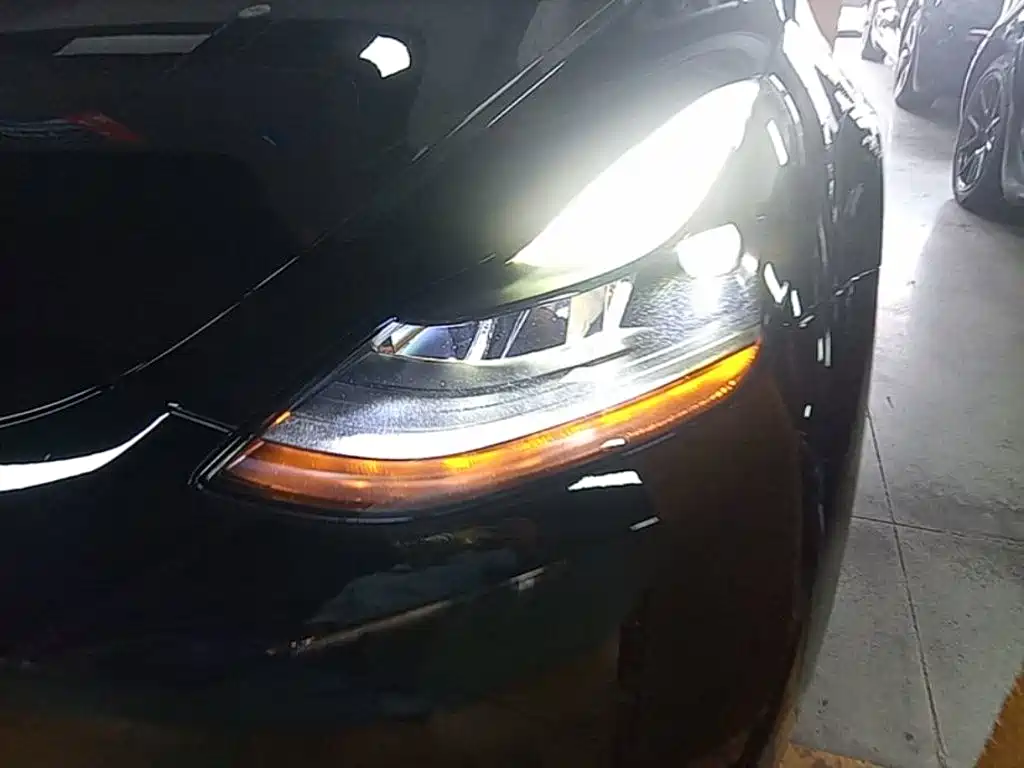 Tesla Model Y — миниатюра 24