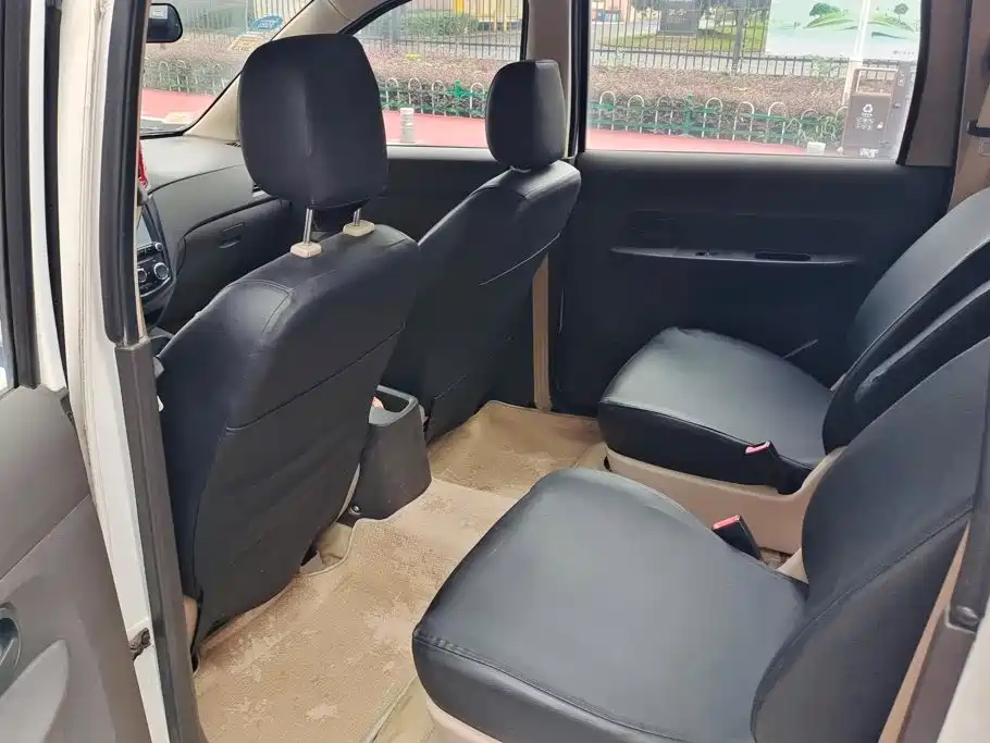 Wuling Hongguang — миниатюра 11