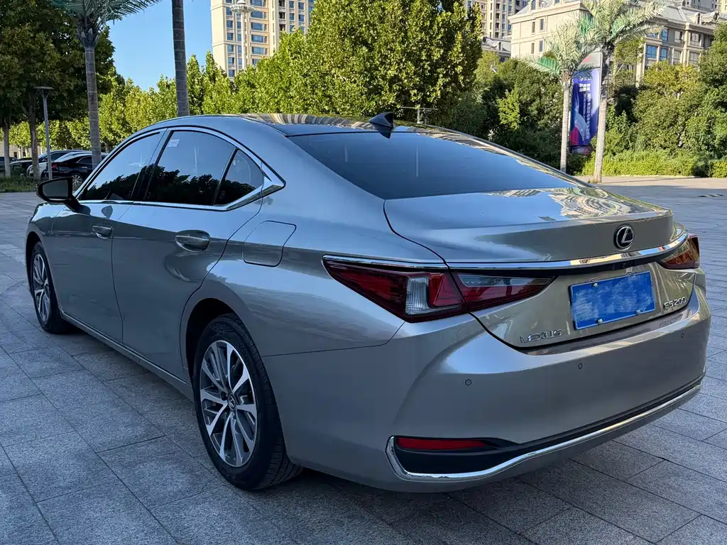 Lexus ES — миниатюра 4