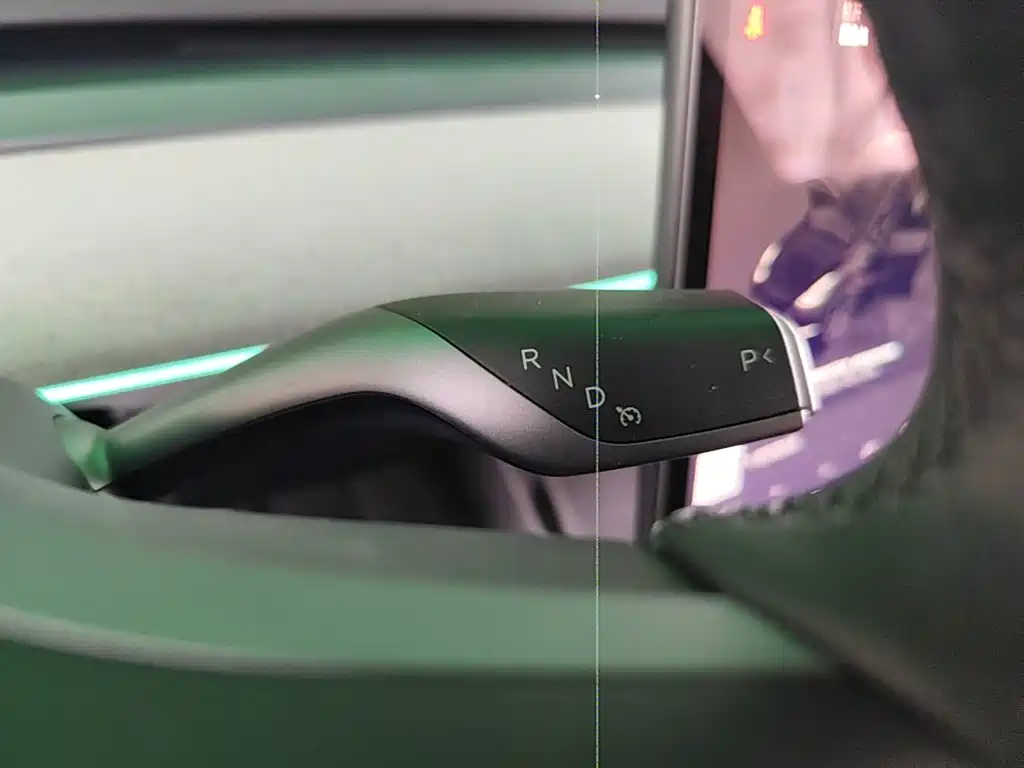 Tesla Model Y — миниатюра 14