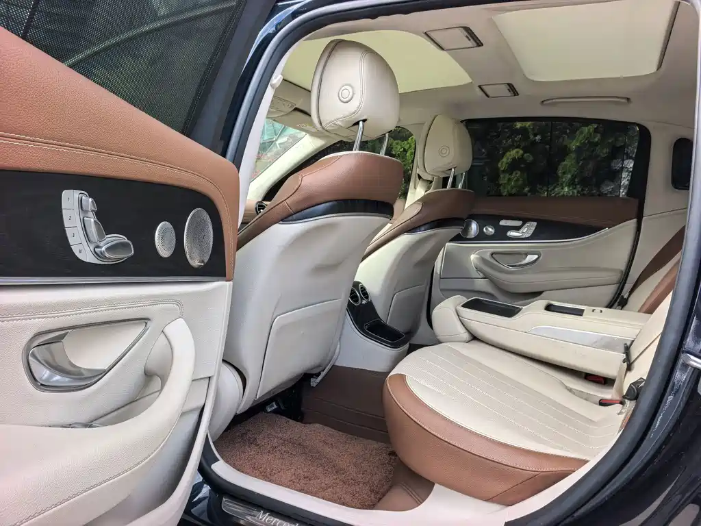 Mercedes-Benz E-Class — миниатюра 9