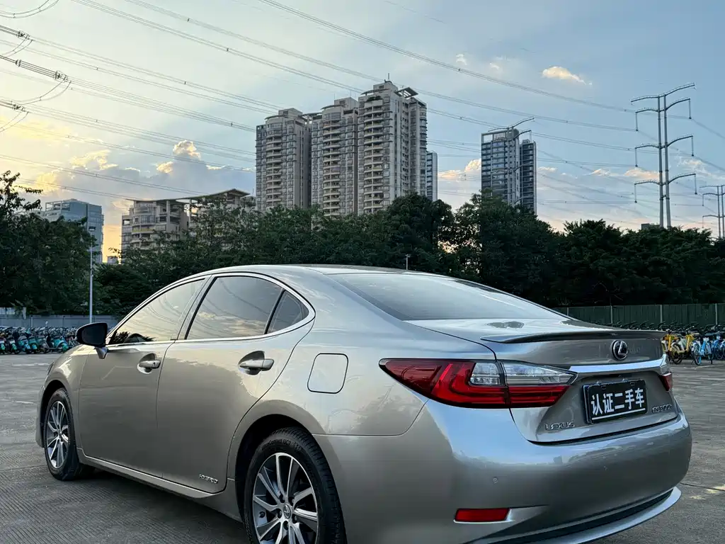 Lexus ES — миниатюра 9