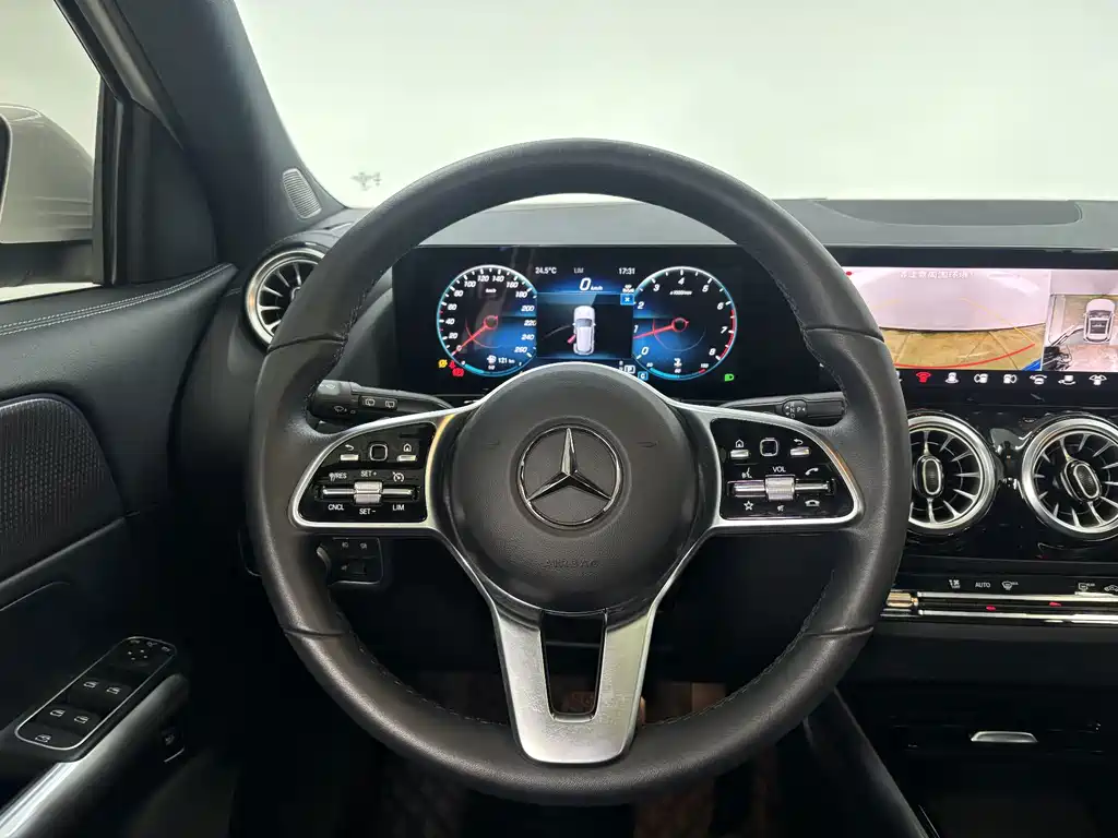 Mercedes-Benz GLA — миниатюра 12