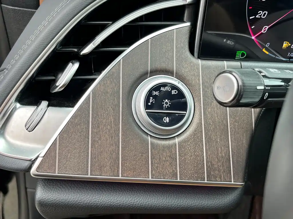 Mercedes-Benz E-Class — миниатюра 19