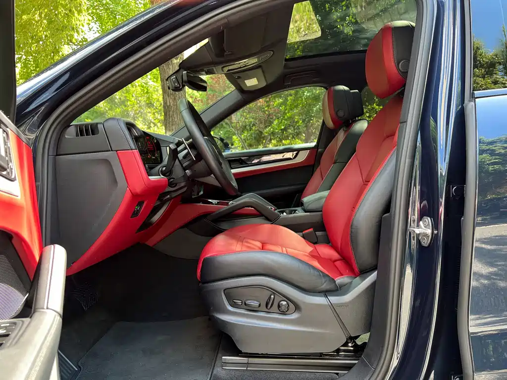 Porsche Cayenne — миниатюра 10