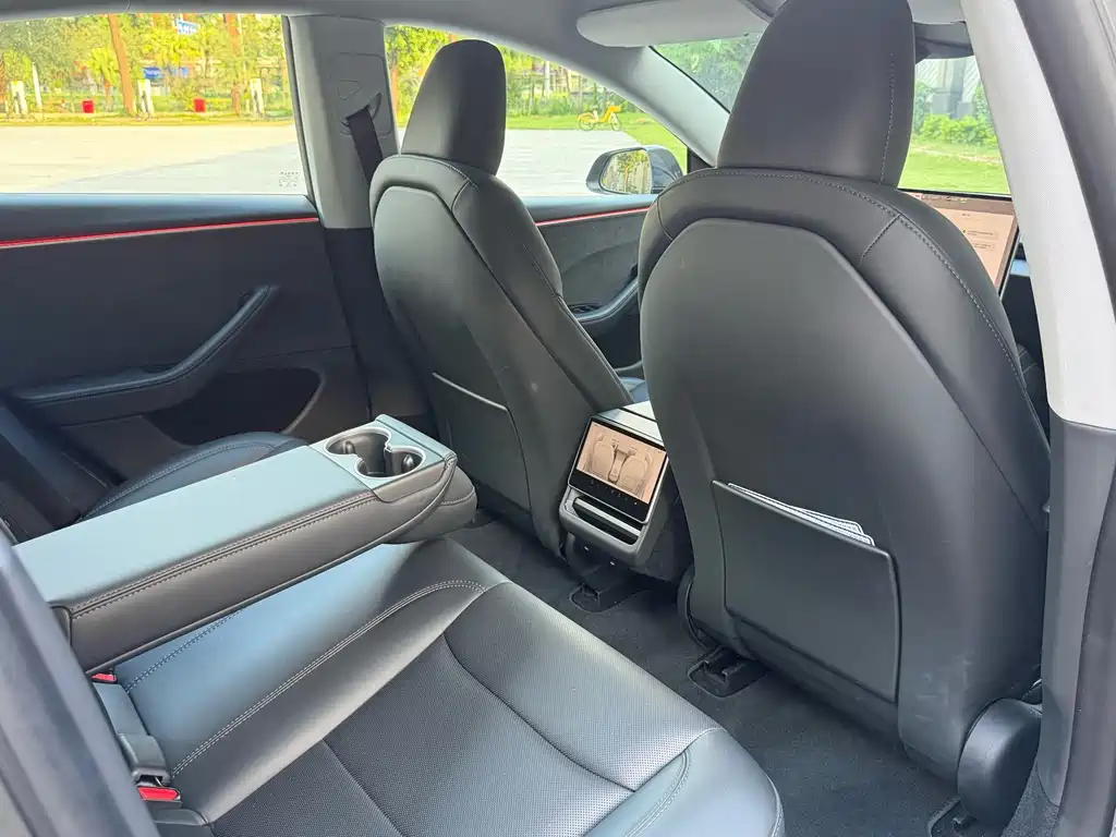 Tesla Model 3 — миниатюра 12