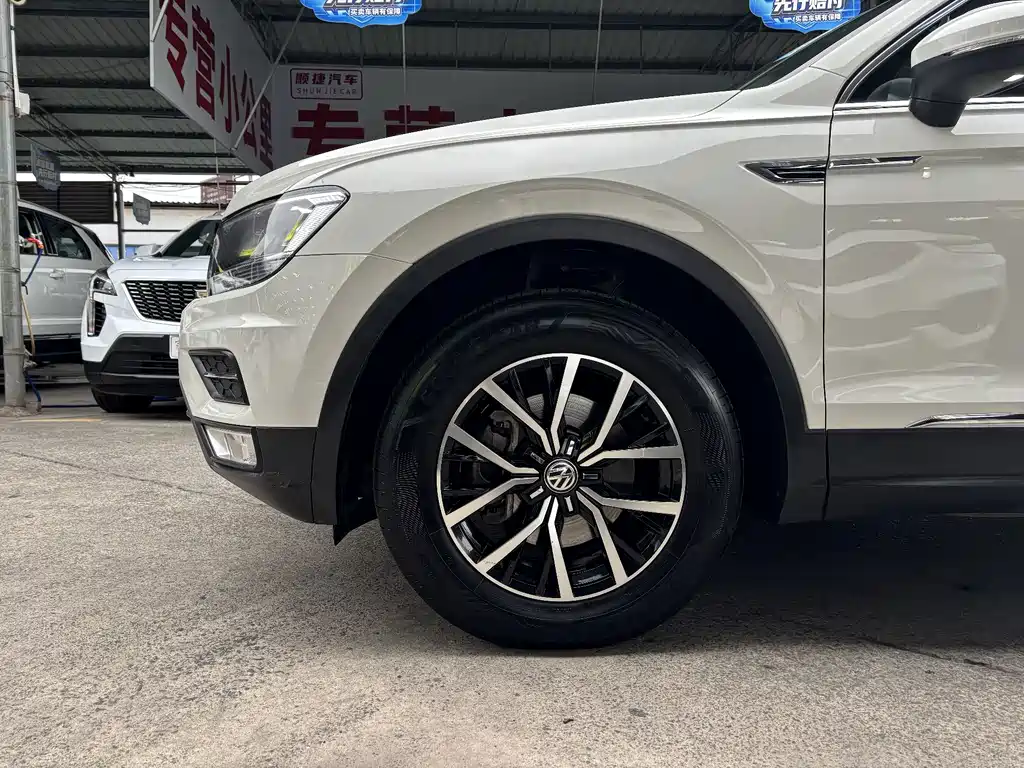 Volkswagen Tiguan L — миниатюра 12