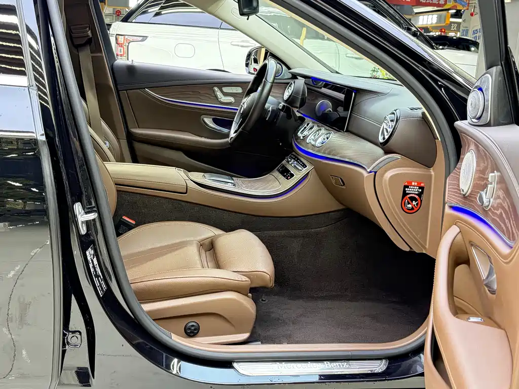 Mercedes-Benz E-Class — миниатюра 17