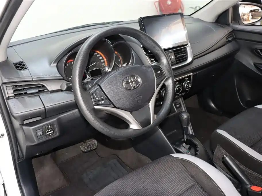 TOYOTA YARIS L ZHIXUAN