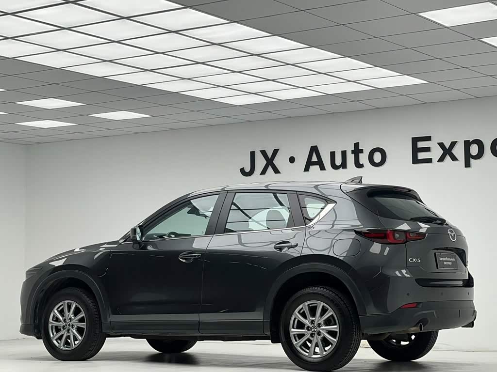 Mazda CX-5 2.0 л 2023 г. Серебристо-серый, пробег 30000 км