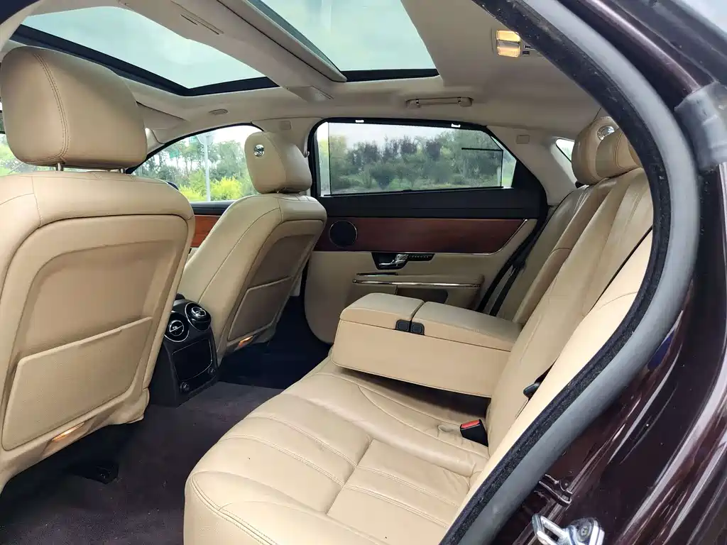 Jaguar XJ — миниатюра 12