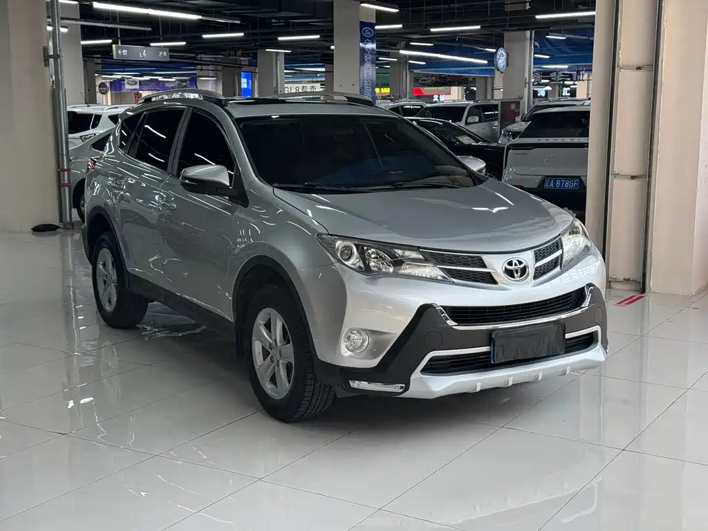 Toyota RAV4 — миниатюра 3